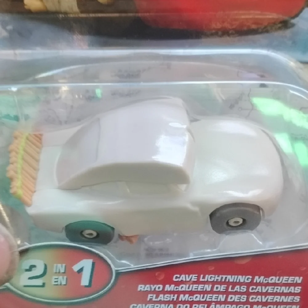 Mattel Pixar Cars On The Road Color Changers Cave Lightning McQueen